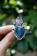 Lunar Guardian – Labradorite Wolf Ring, AR- 7404