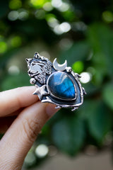 Lunar Guardian – Labradorite Wolf Ring, AR- 7404