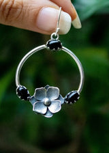 Boucles d'Oreilles Cercle Floral Onyx Noir, AE-6727
