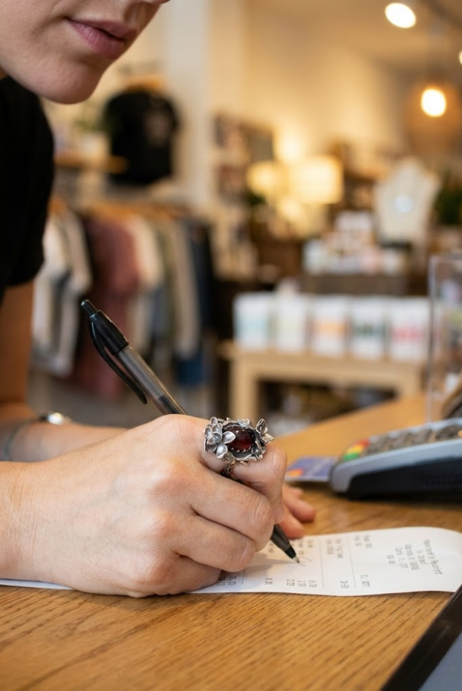 Anillo Granate Oval AR-6545