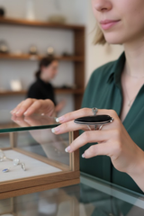 Anillo de plata de ley con piedras preciosas de ónix negro en forma de pera SKU 6027