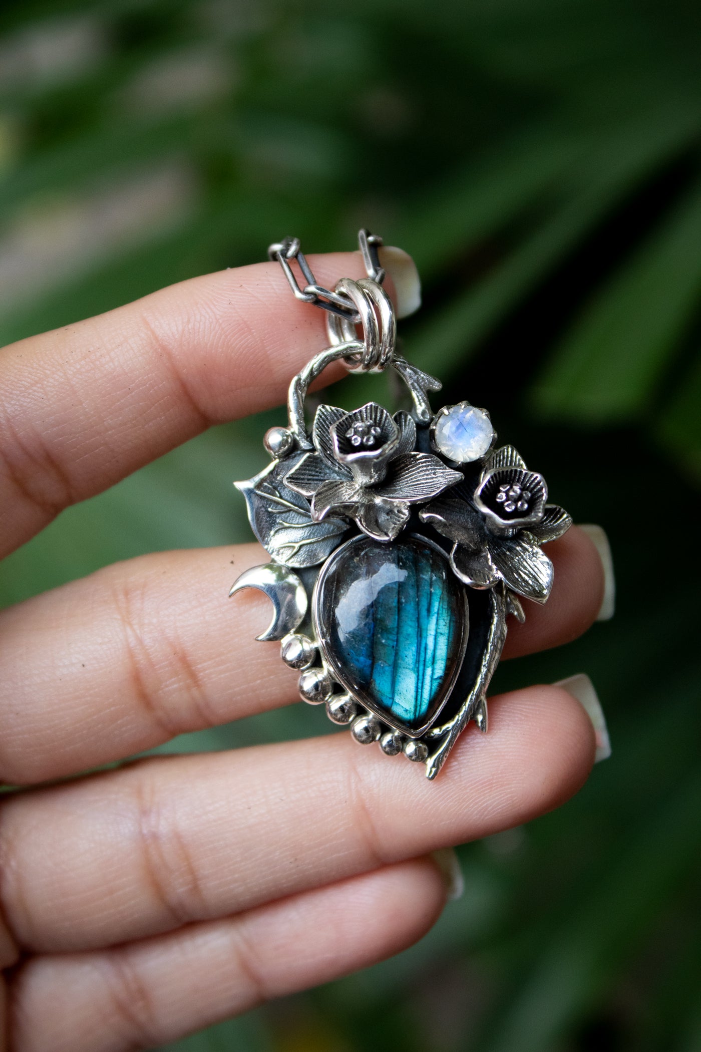 Moonlit Nectar: Labradorite Pendant, AP-7532