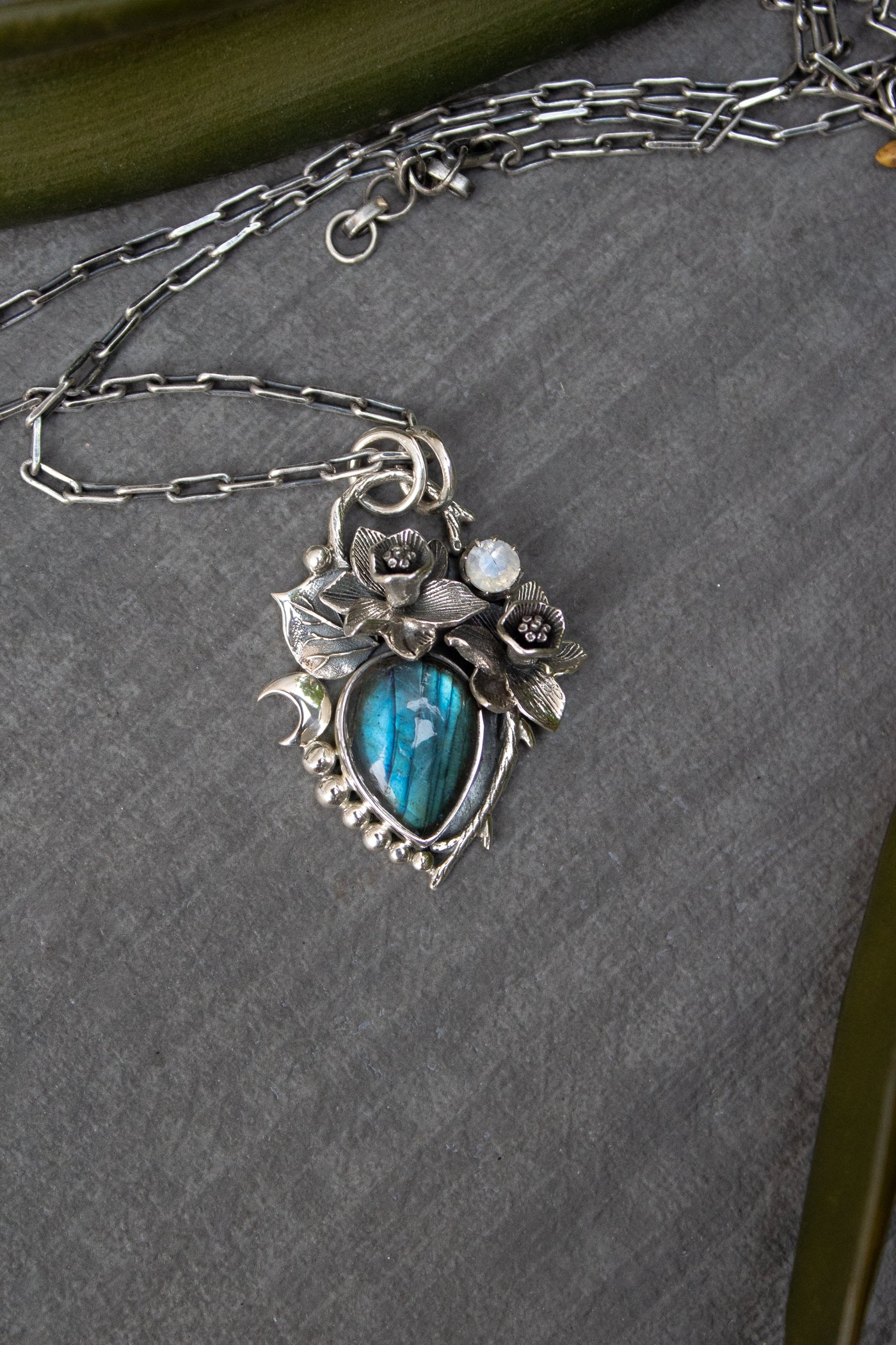 Moonlit Nectar: Labradorite Pendant, AP-7532