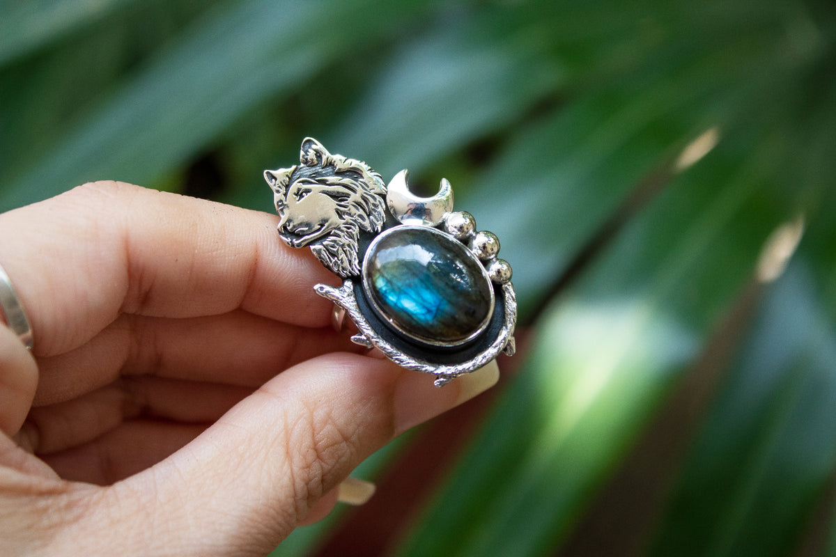 Labradorite Ring with Wolf, AR- 7135