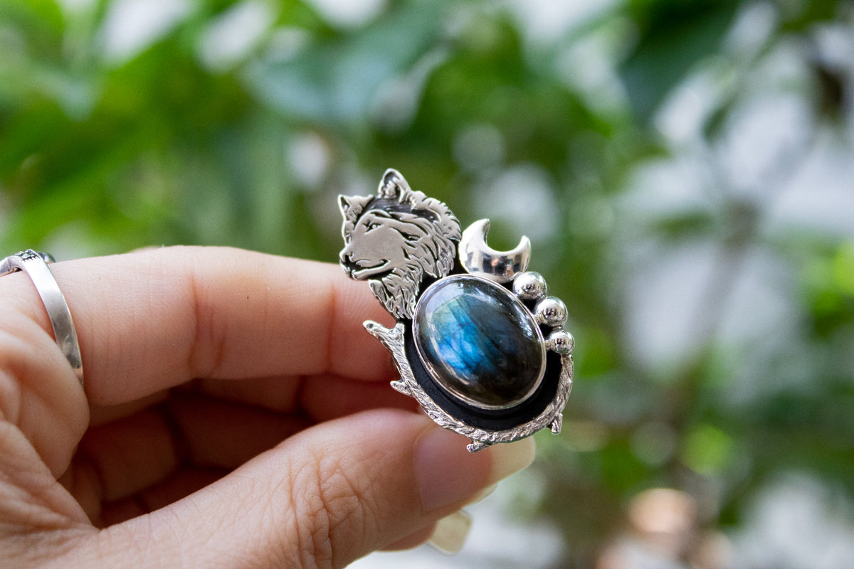 Labradorite Ring with Wolf, AR- 7135