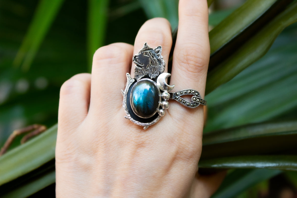 Labradorite Ring with Wolf, AR- 7135