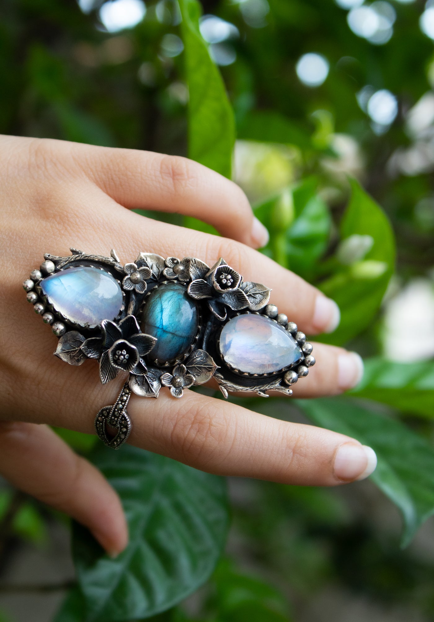 Celestial Bloom Ring – Moonstone & Labradorite. AR- 7551