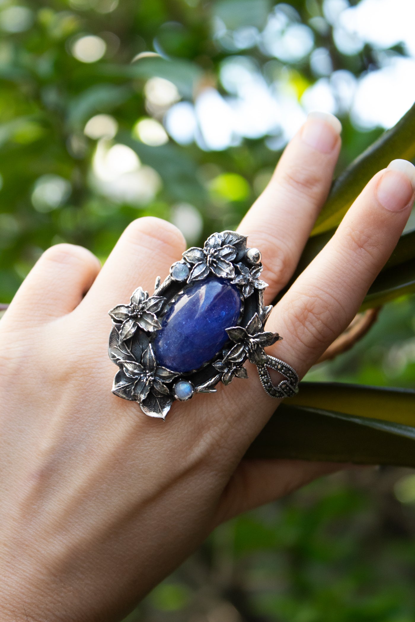 Duskhaze Elegance: Tanzanite Ring, AR- 7569