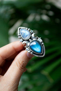 Stellar Tides – Labradorite & Moonstone Celestial Ring