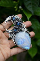 Claw of the Moon - Moonstone Necklace, AN-7627