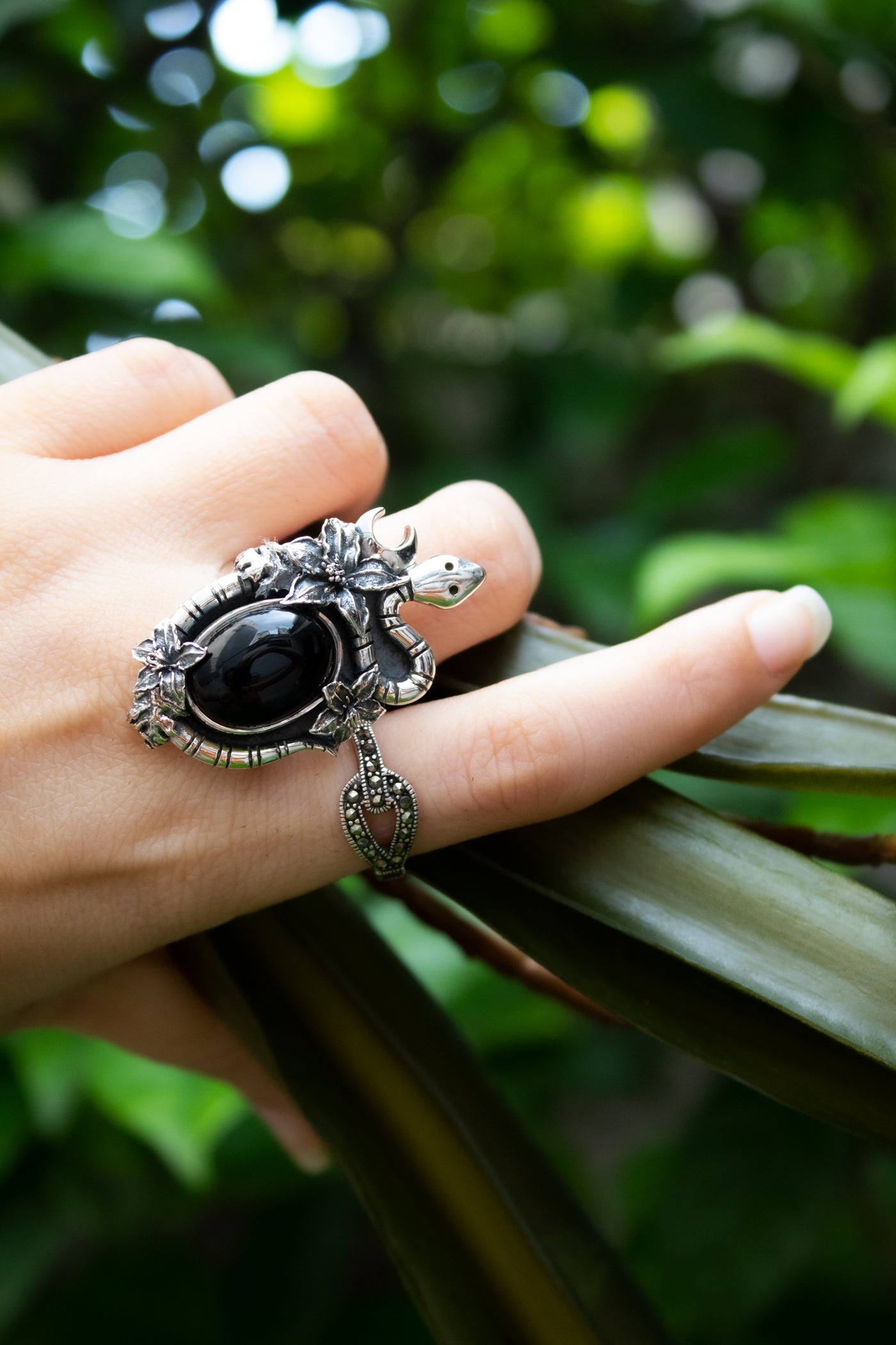 Serpent’s Embrace: Black Onyx Ring, AR- 7637