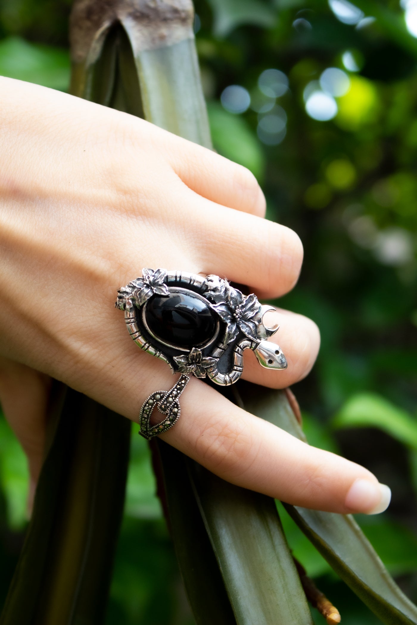 Serpent’s Embrace: Black Onyx Ring, AR- 7637