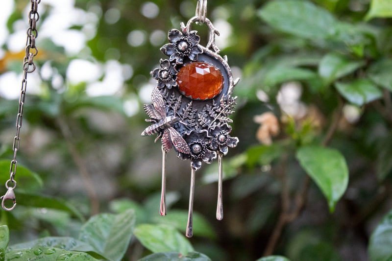 Whispers Beneath the Amber Canopy – Botanical Beryl Pendant, AP-7674