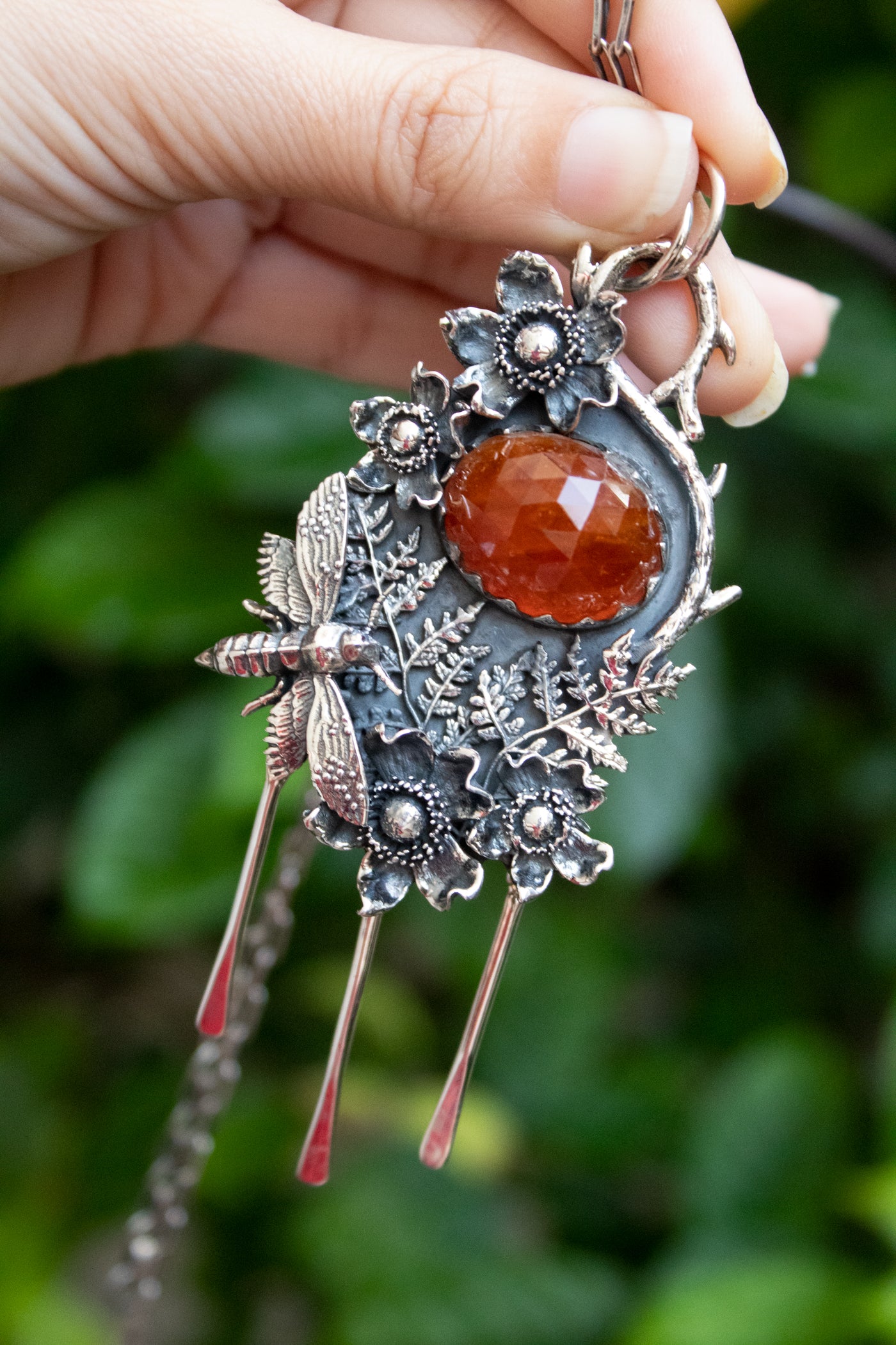 Whispers Beneath the Amber Canopy – Botanical Beryl Pendant, AP-7674