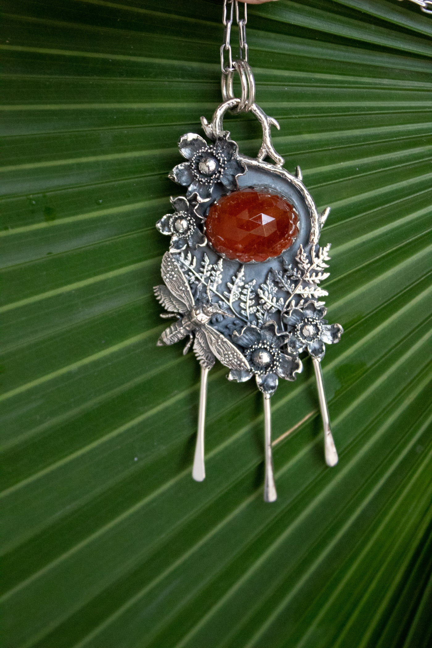 Whispers Beneath the Amber Canopy – Botanical Beryl Pendant, AP-7674