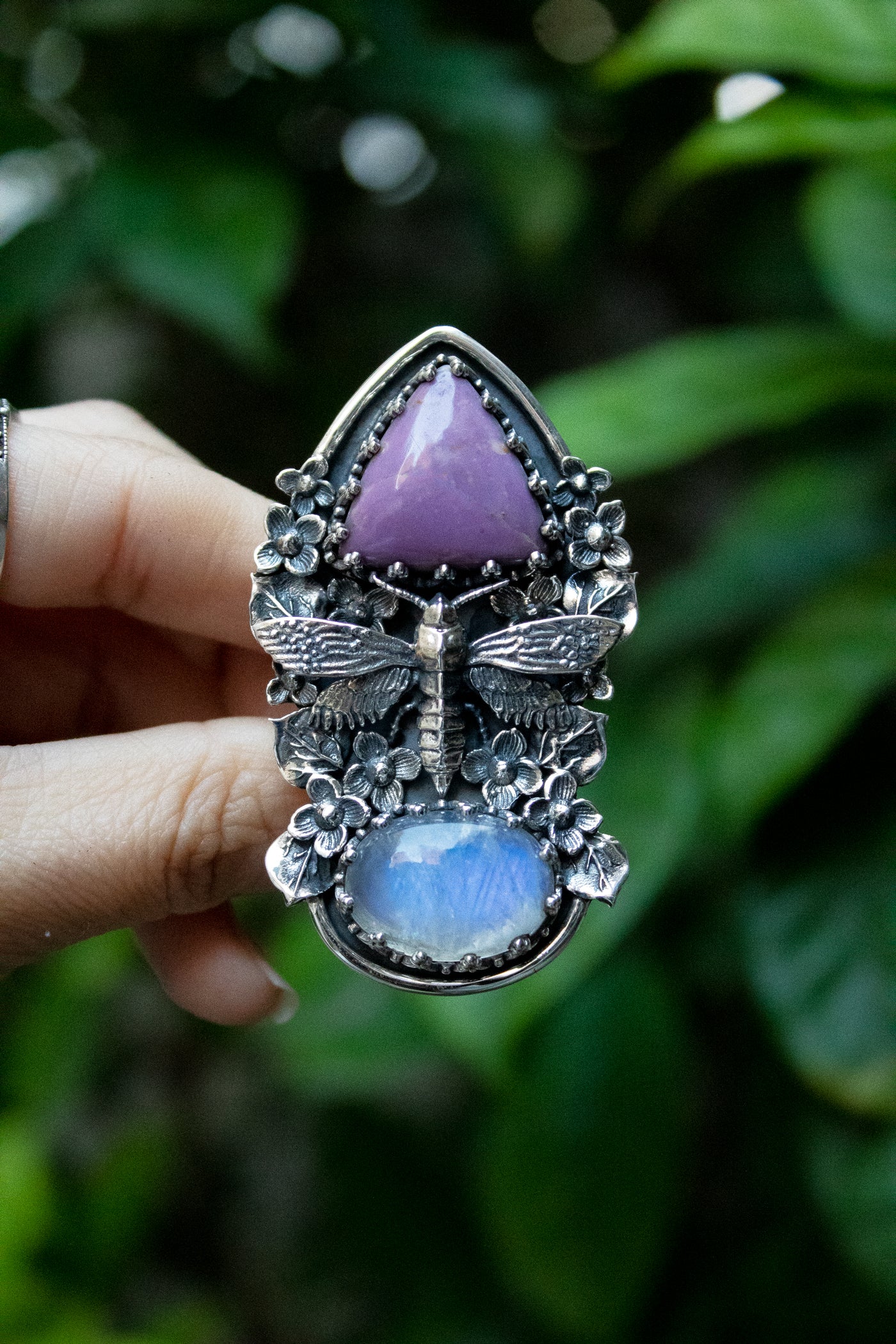 Twilight Meadow Bee – Phosphosiderite & Moonstone Ring, AR-7720