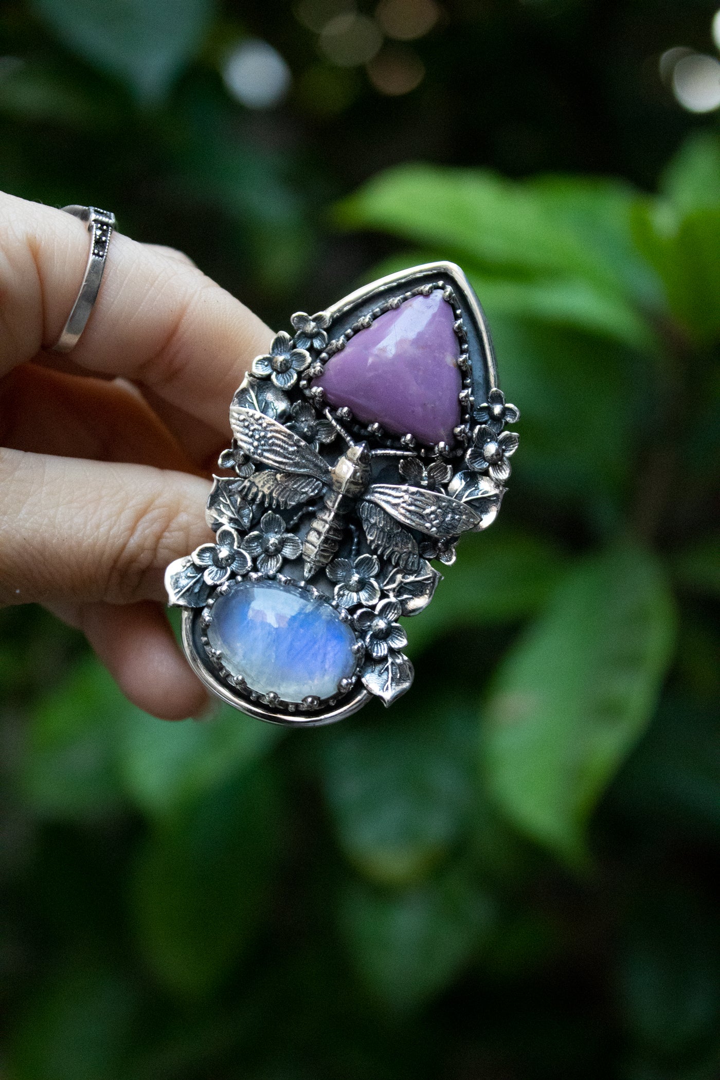 Twilight Meadow Bee – Phosphosiderite & Moonstone Ring, AR-7720