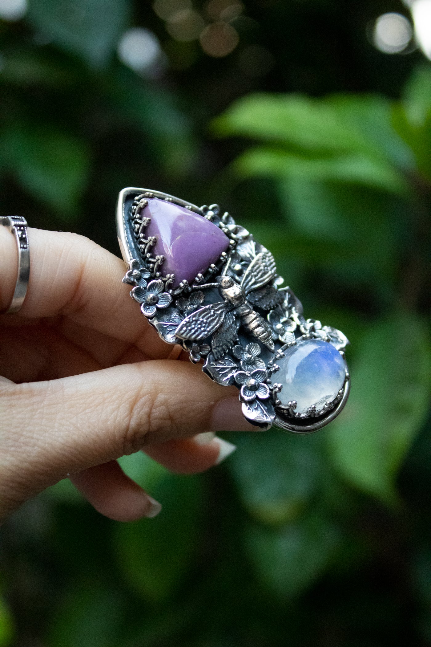 Twilight Meadow Bee – Phosphosiderite & Moonstone Ring, AR-7720