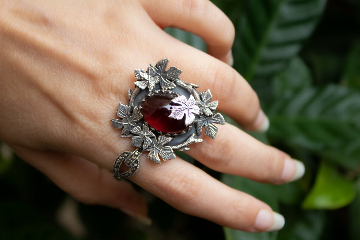 Anillo Granate Floral AR-6547