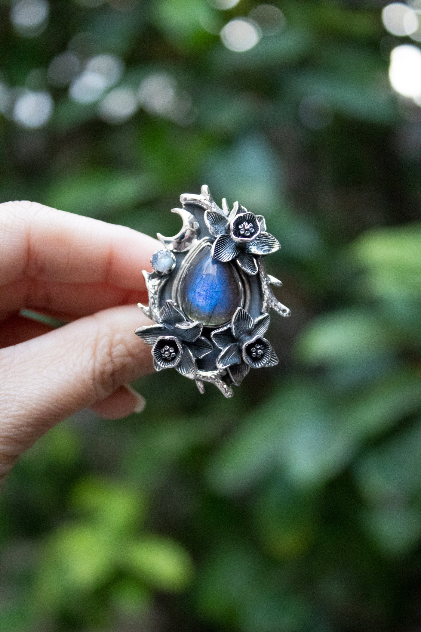 Northern Lights Lily – Labradorite Ring, AR-7698