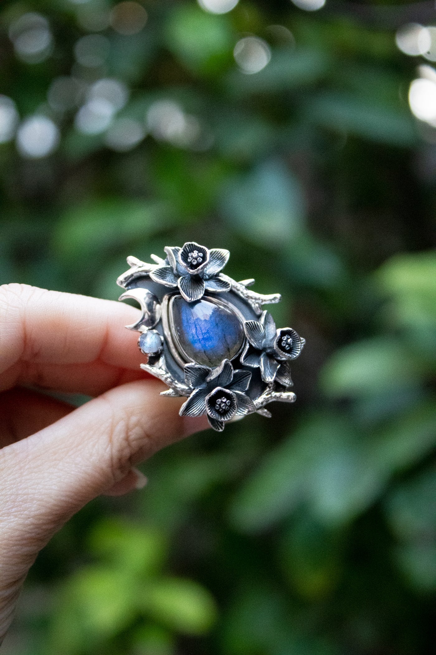 Northern Lights Lily – Labradorite Ring, AR-7698