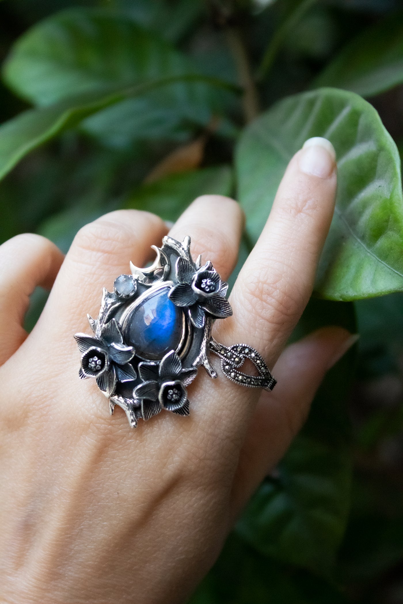 Northern Lights Lily – Labradorite Ring, AR-7698