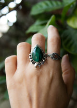 Anneau de malachite de pierre verte naturelle. AR-3044