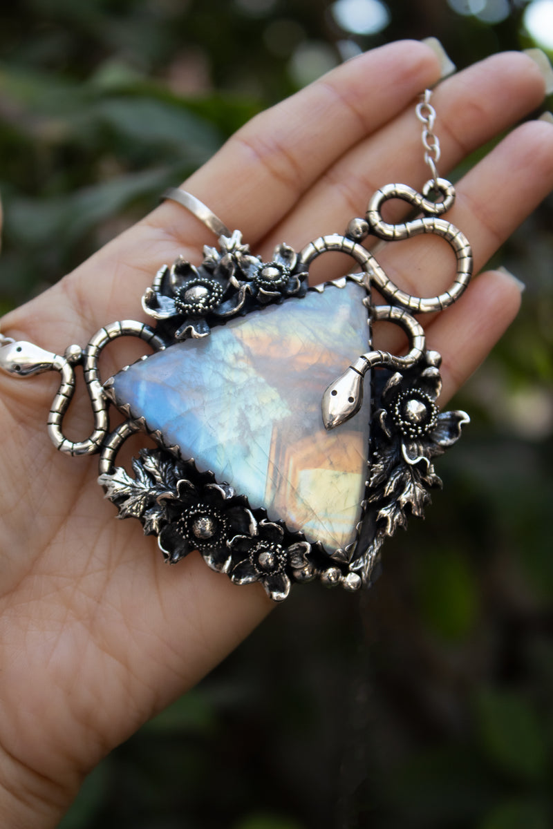 Serpentine Bloom — Moonstone Pendant, AR- 7788