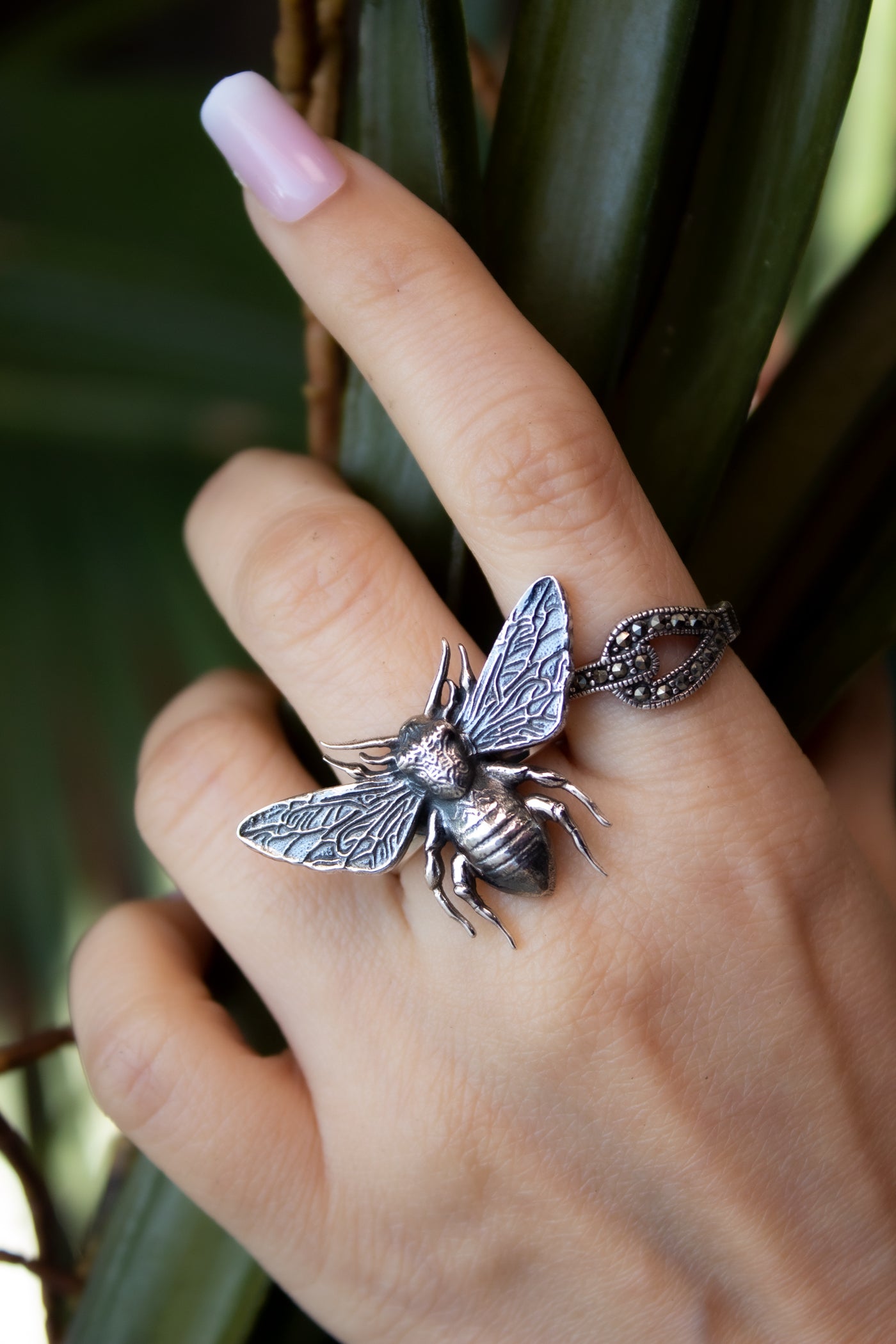 Guardian Bee Ring –  AR-7377