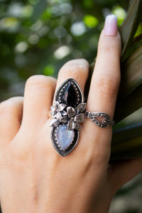 Twilight Blossom – Black Onyx & Moonstone Ring, AR-7393