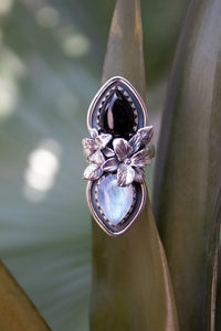 Twilight Blossom – Black Onyx & Moonstone Ring, AR-7393