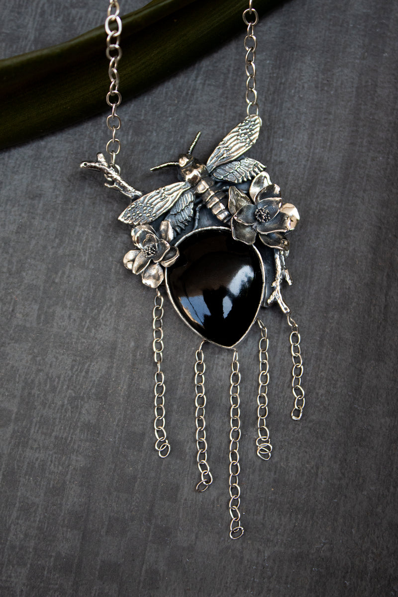 Queen of the Night – Black Onyx Bee Necklace, AP-7401
