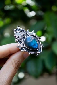 Lunar Guardian – Labradorite Wolf Ring, AR- 7404