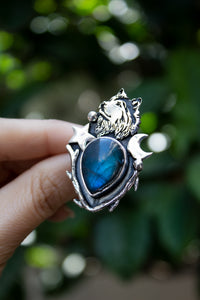 Lunar Guardian – Labradorite Wolf Ring, AR- 7404