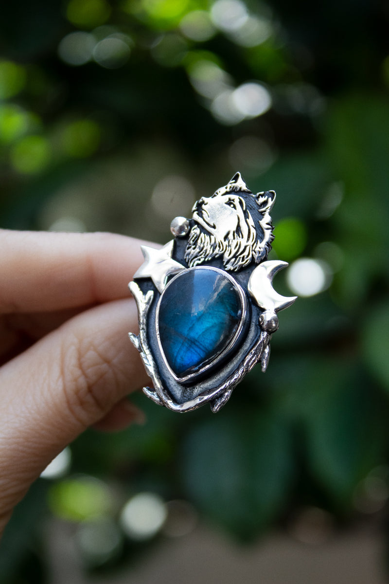 Lunar Guardian – Labradorite Wolf Ring, AR- 7404