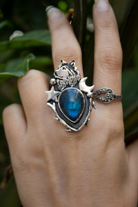 Lunar Guardian – Labradorite Wolf Ring, AR- 7404
