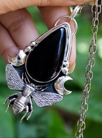 Black Onyx Bee Pendant, AP-7036