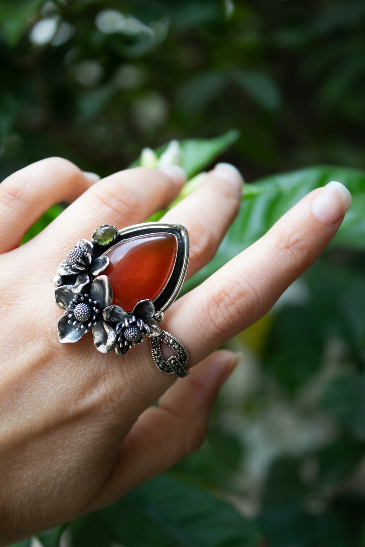 Anillo de piedras preciosas ovaladas de cornalina natural, piedra natal de agosto, piedra naranja, banda retorcida, SKU 6246