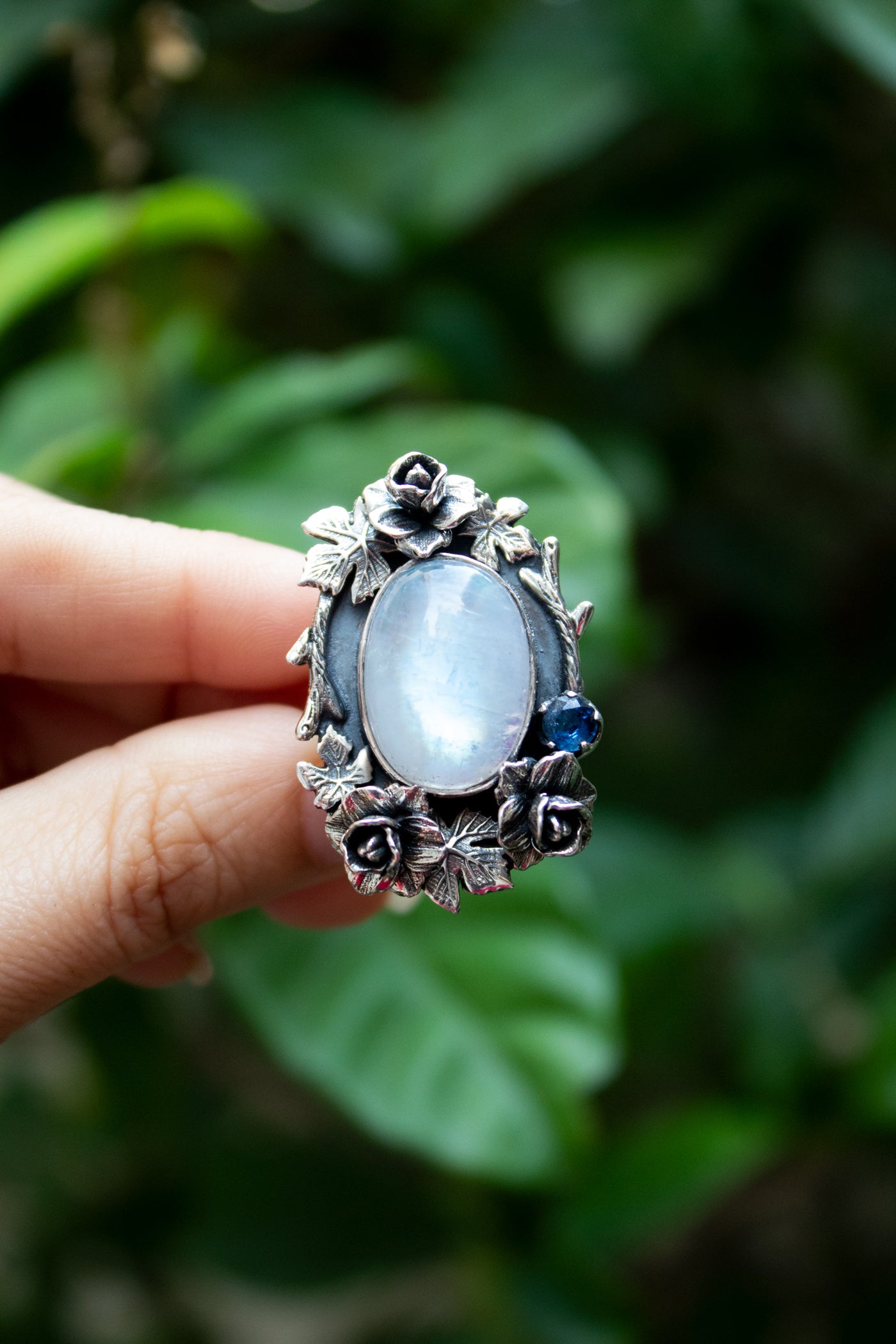 Moonlit Thorns: Moonstone Ring, AR-7485