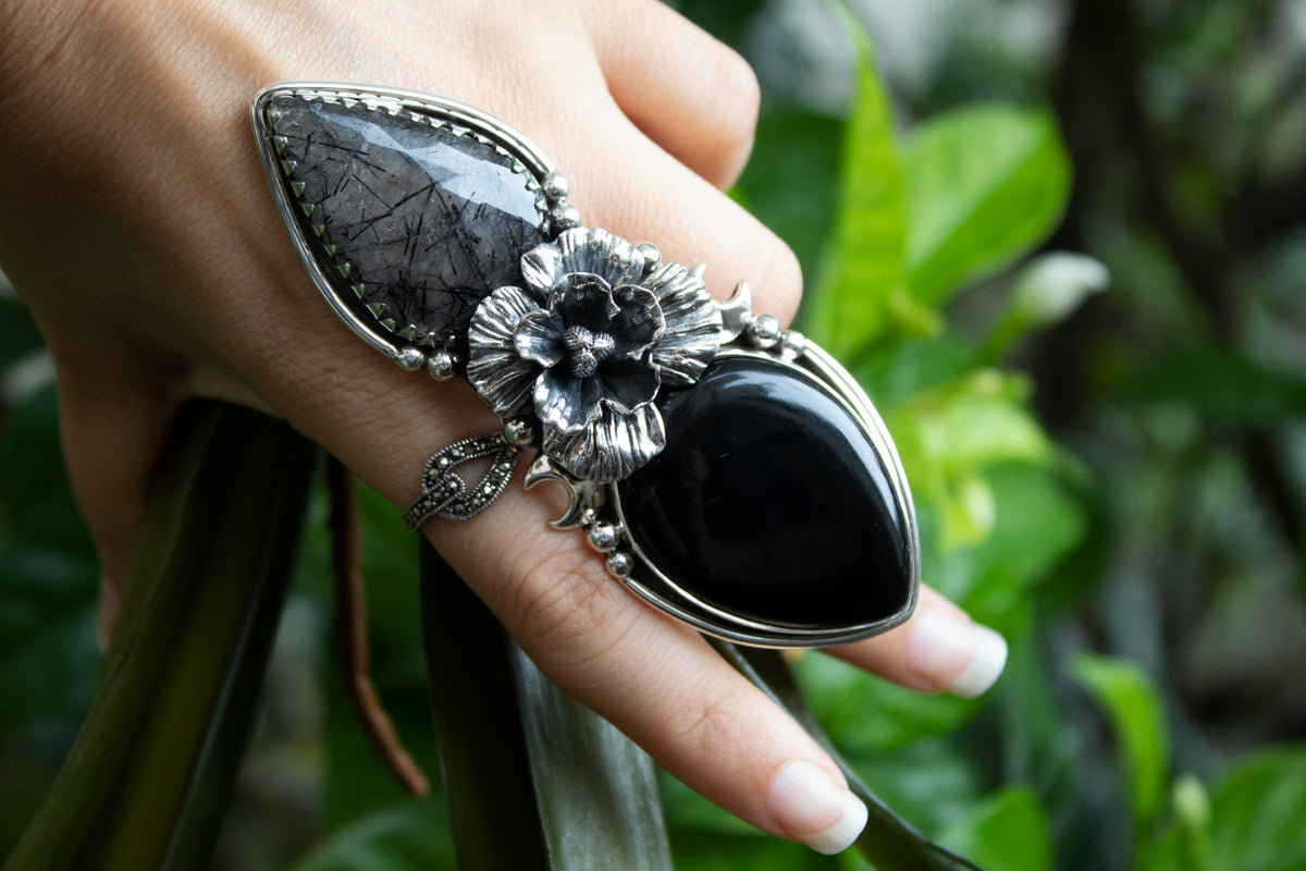 Enchanted Blossom: Rutilated Quartz & Onyx Ring, AR- 7101