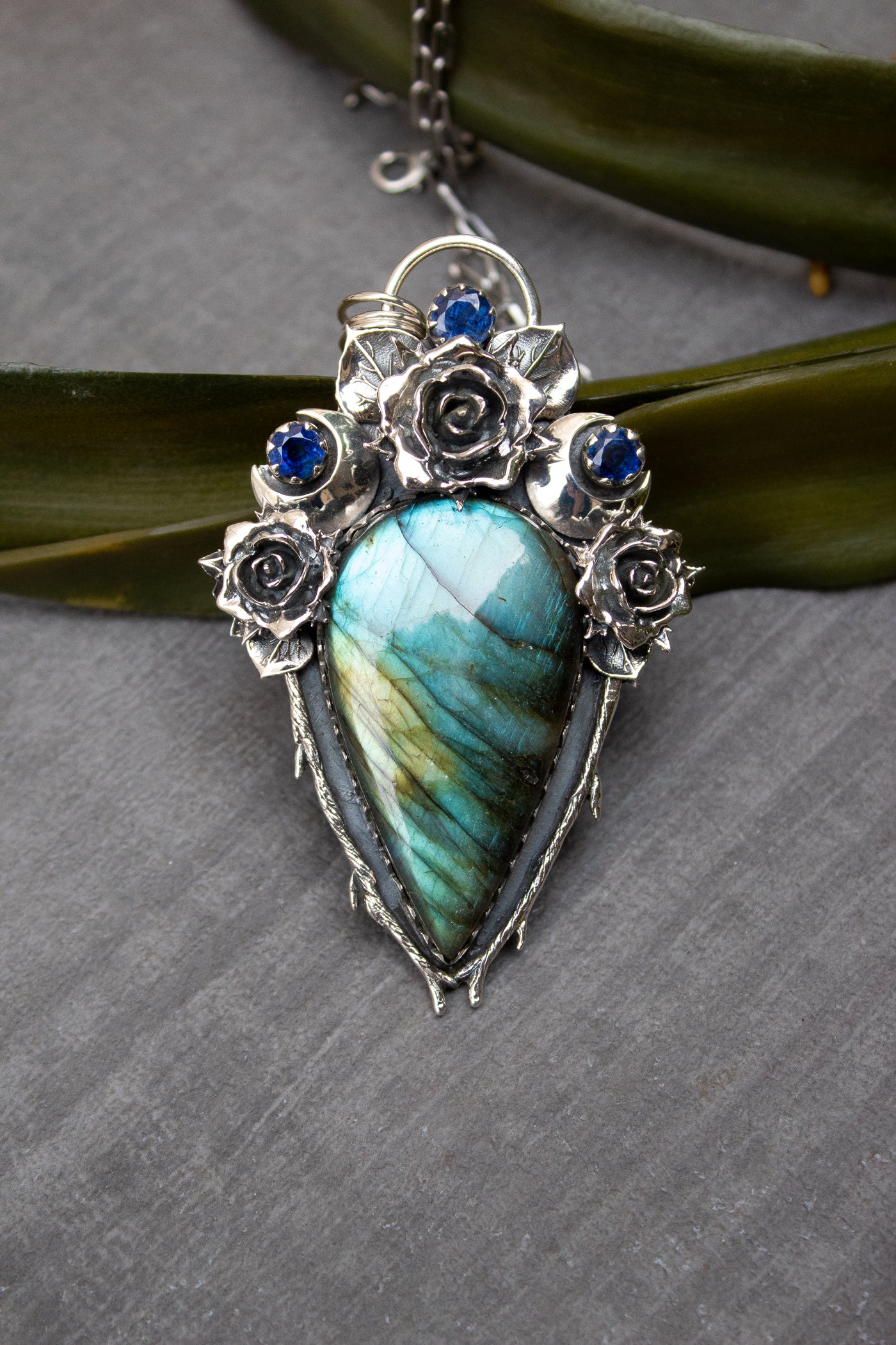 Celestial Thorns: Labradorite Pendant, AP-7517