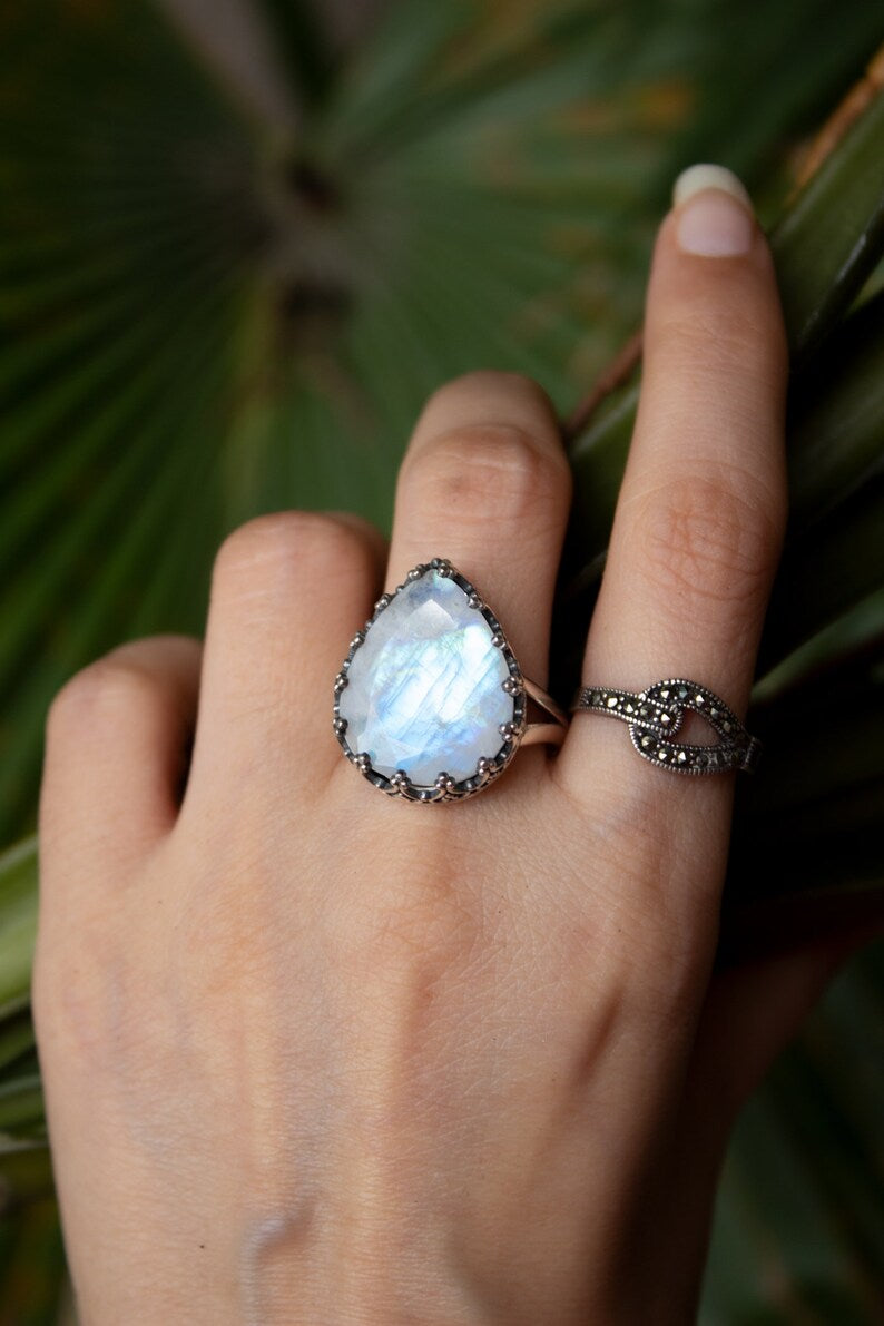 Glittering Queen Taaj Shape Silver Daimond Finger Ring for Women