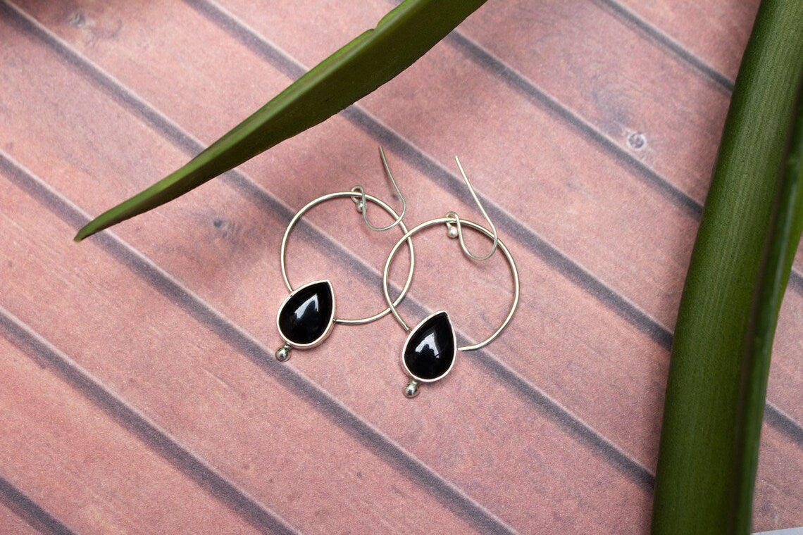 Aretes de aro con círculo de ónix negro, AE-2145