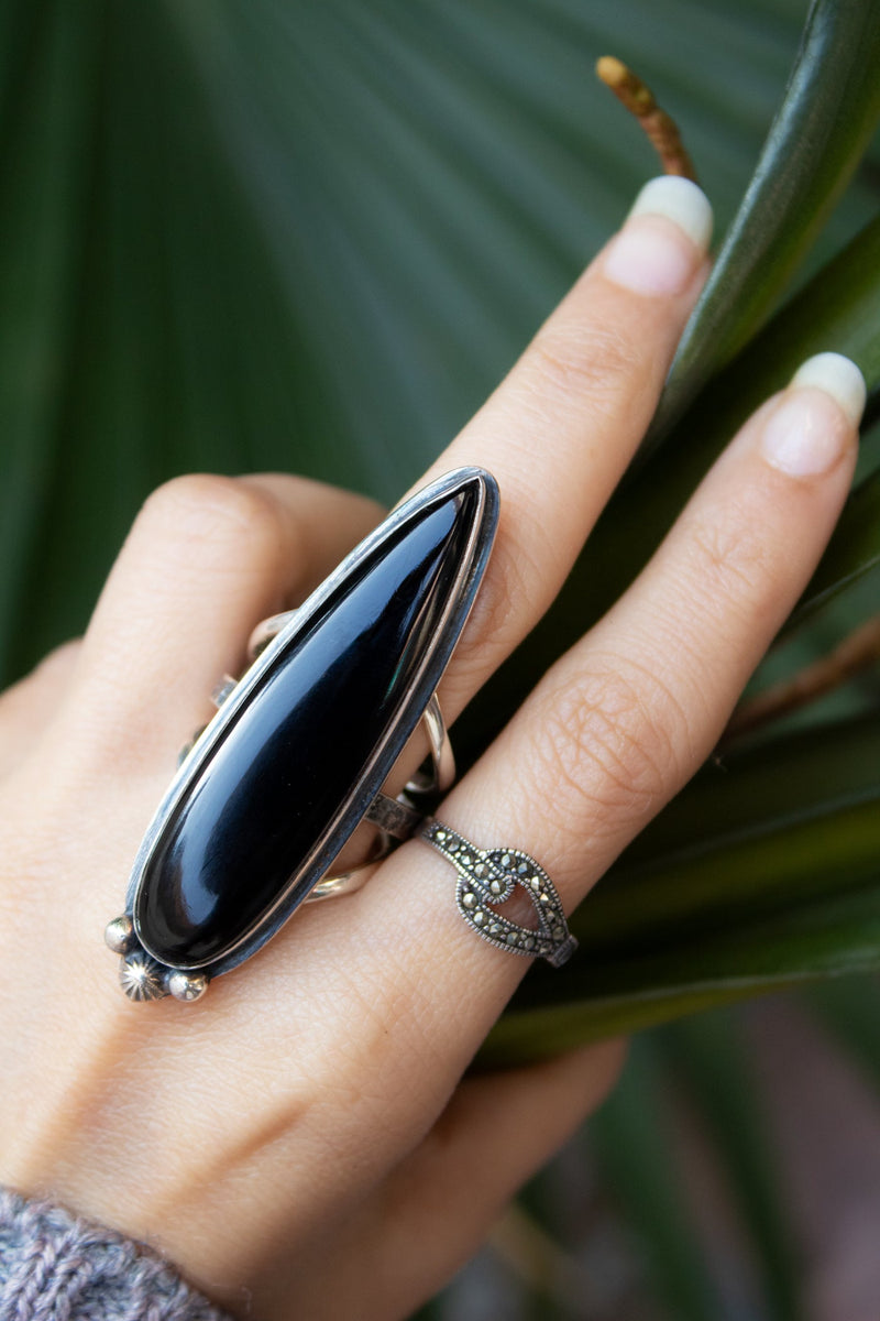 Anillo de plata de ley con piedras preciosas de ónix negro en forma de pera SKU 6027