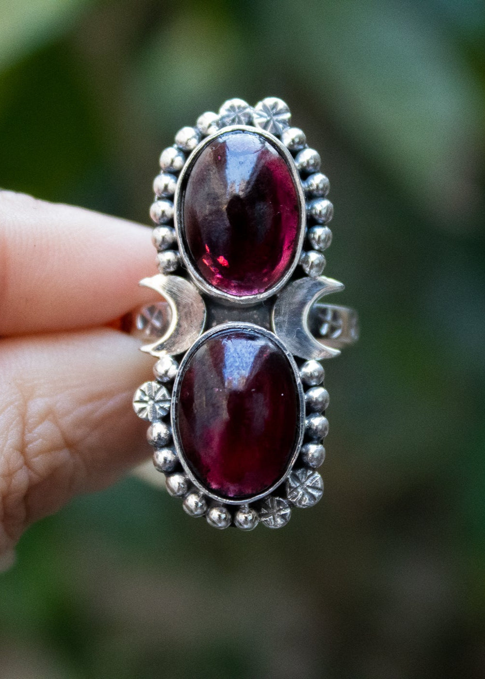 Anillo Granate con Media Luna AR-6544