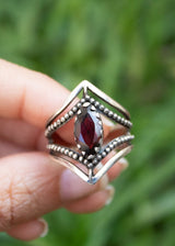 Dual Chevron Band 925 Sterling Silver Garnet Ring AR-2036 - Its Ambra