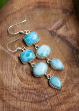 Boucles d'oreilles pendantes en larimar à trois pierres AE-1047