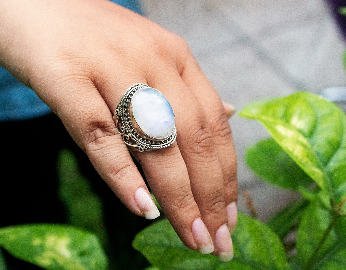 Anillo de piedra lunar, anillo de plata de ley 925 sólida, anillo de piedra lunar de plata, anillo de piedra lunar ovalada, anillo de cóctel AR-1119
