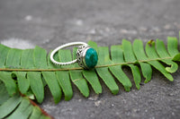 Anillo de esmeralda, anillo de esmeralda de plata esterlina, anillo de apilamiento, anillo de banda retorcida, SKU 6256