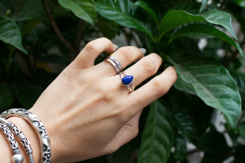 Anillo de lapislázuli, anillo de piedra de nacimiento de septiembre, anillo de pila de piedra azul, SKU 6204